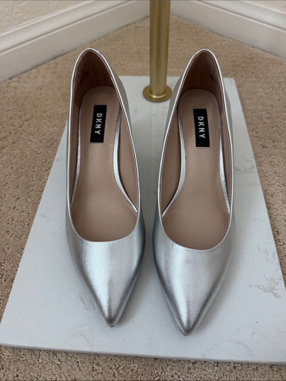 DKNY Elie Metallic Silver Pointed-Toe Pumps US 6